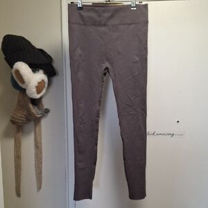 Fabletics Seamless High Rise Leggings - Muted Plum Purple - Sz L - 7/8 Lenght
